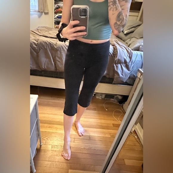 Lululemon Black 18” Cropped Leggings - Picture 7 of 7